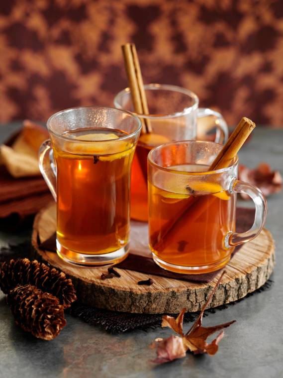 Elevate Your Creative Monday With Christmas Cocktails