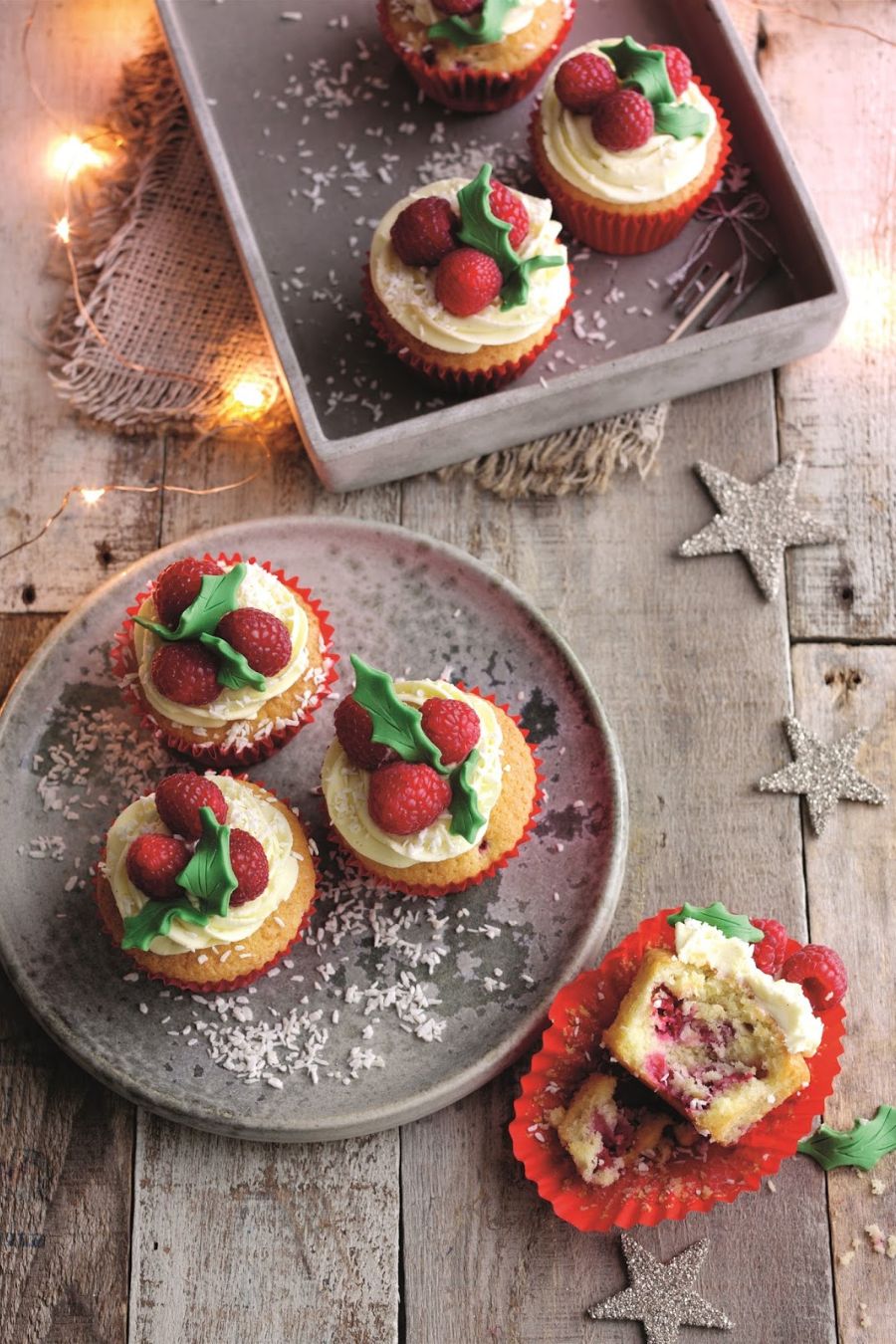 Christmas Cupcakes That Might Be Too Adorable To Eat!