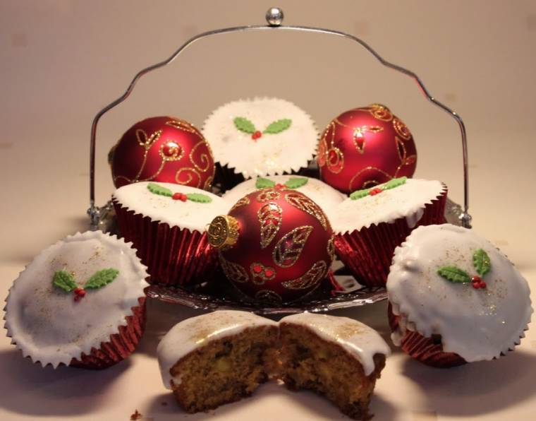 Heart of Gold Christmas Cake Cupcakes