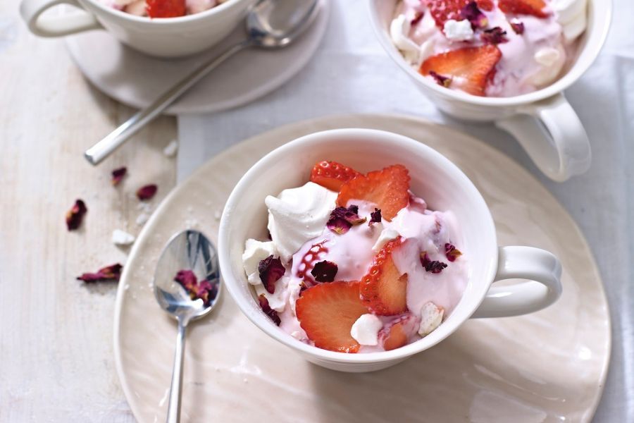 How To Make A Speedy Strawberry Yogurt And Meringue Mess