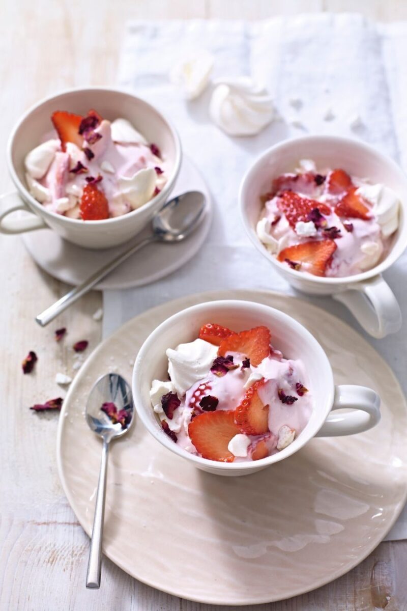 Speedy Strawberry Yogurt And Meringue Mess
