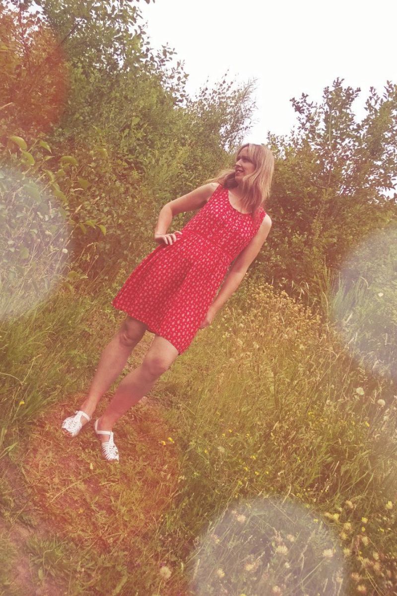 How To Pair Your Red Short Dress With The Perfect White Sandals