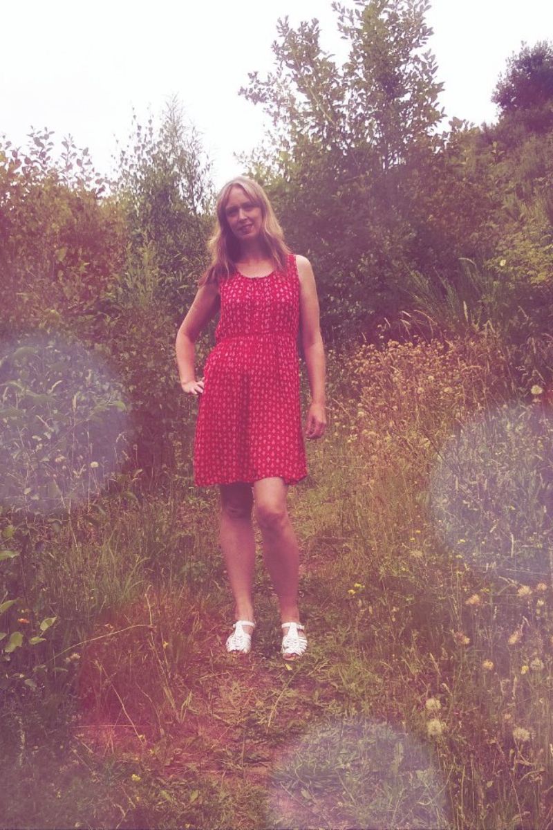 How To Pair Your Red Short Dress With The Perfect White Sandals