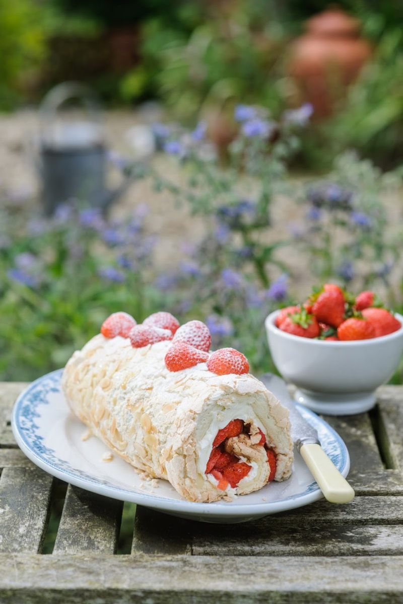 Strawberry Meringue Roulade With Mascarpone