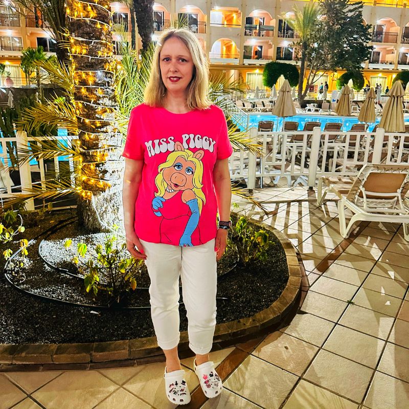 How To Style A Miss Piggy Graphic T-Shirt