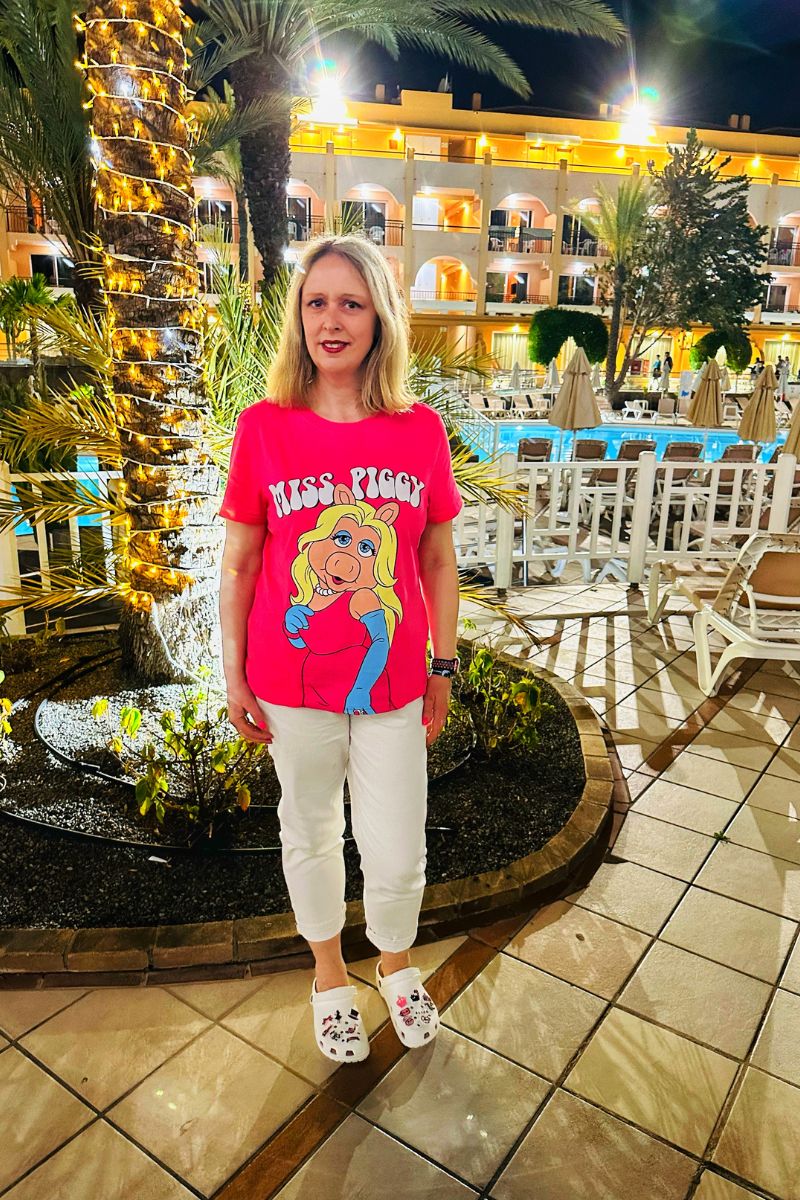 How To Style A Miss Piggy Graphic T-Shirt