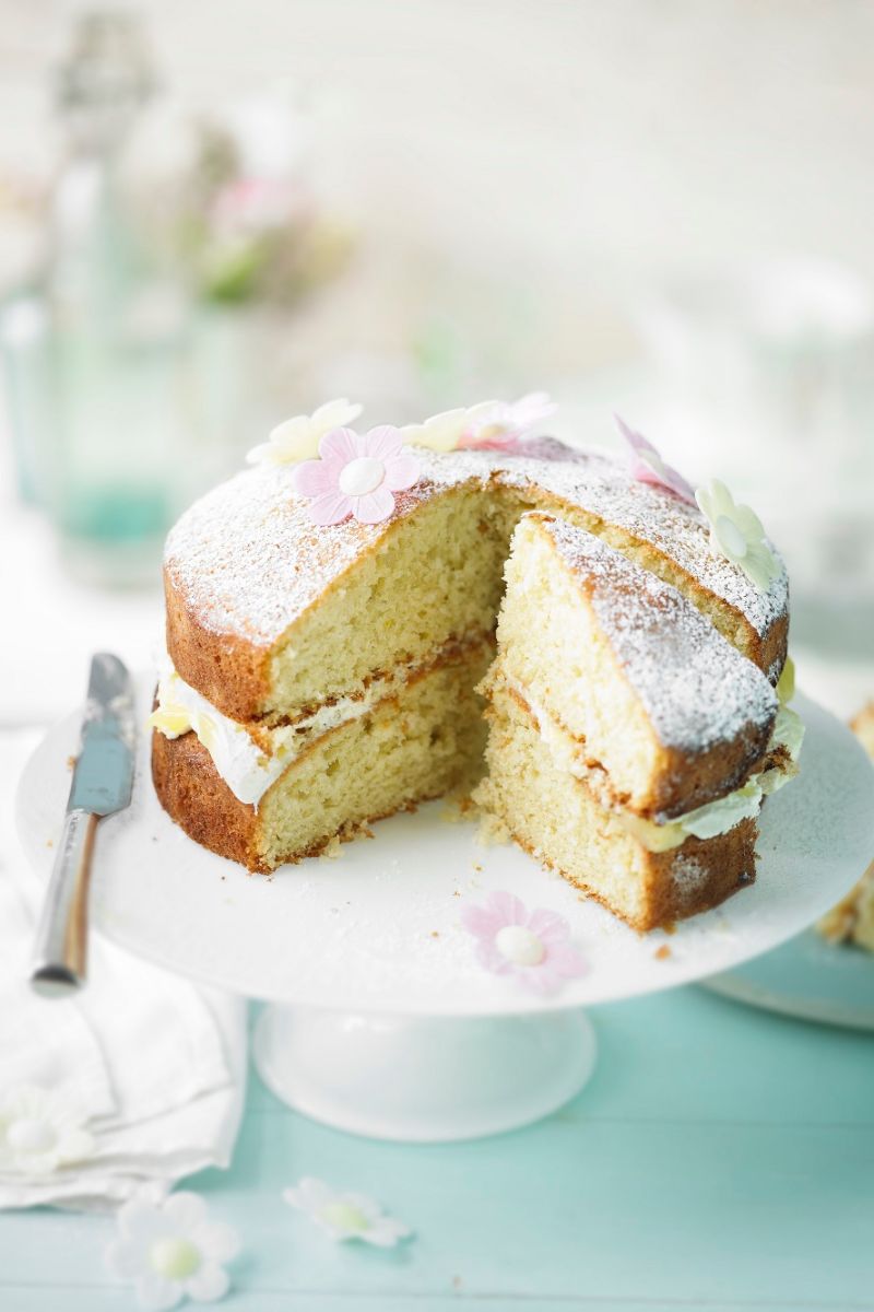 How To Make A Tasty Lemon And Coconut Cake