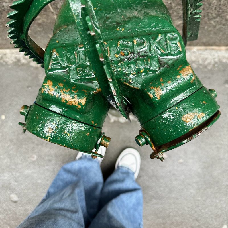 Mastering The Wide-Legged Jeans Trend