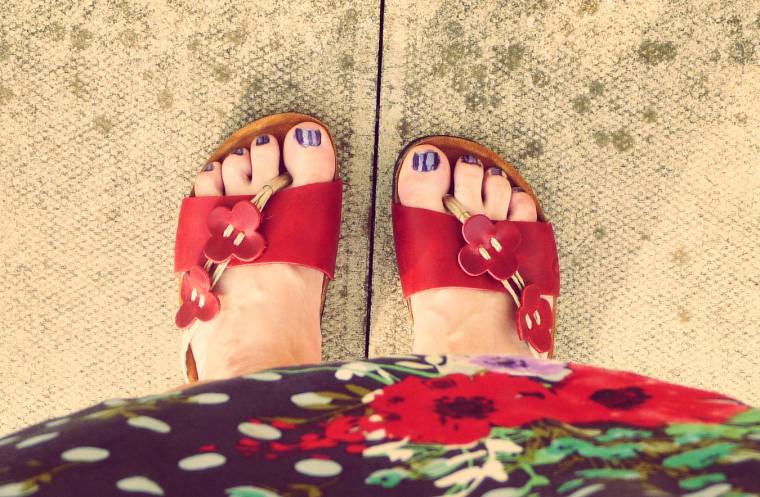 Red Feminine Flip-Flop With Rustic Leather Flowers
