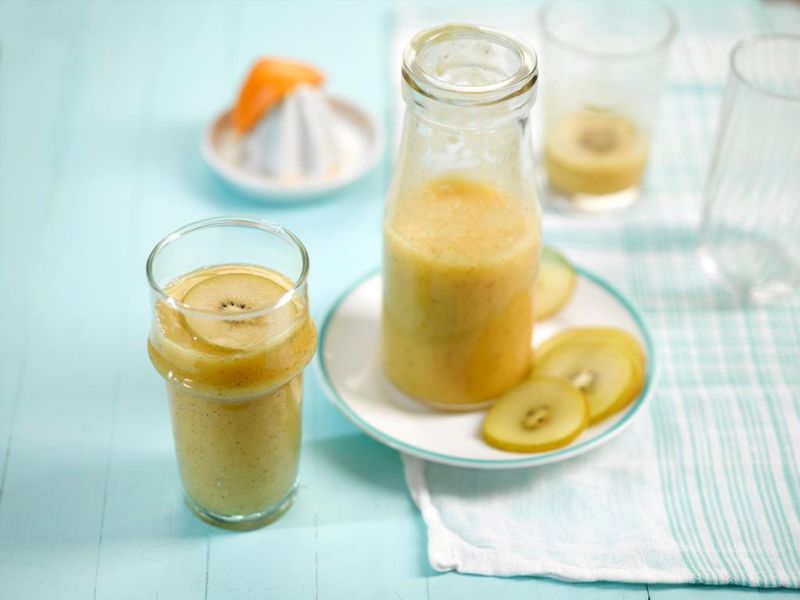 Kiwifruit, Mango And Orange Smoothie