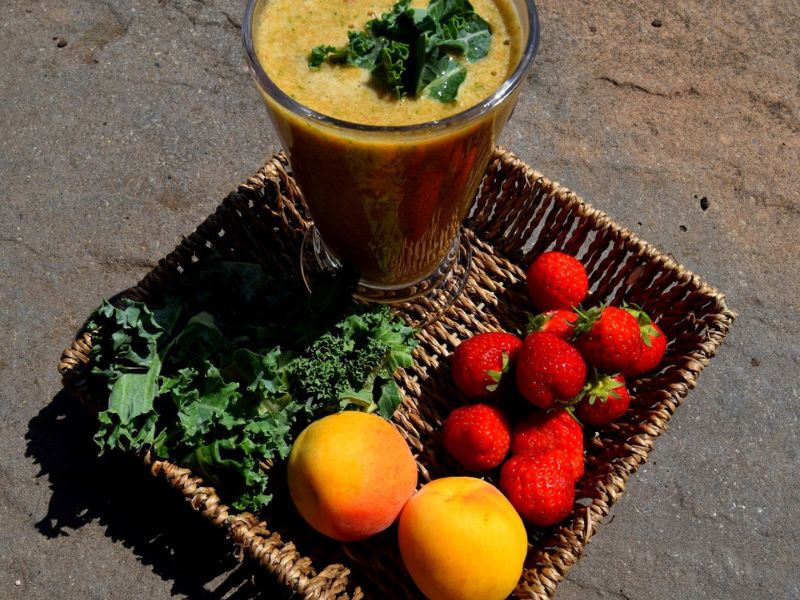 Apricot, Strawberries And Kale Smoothie