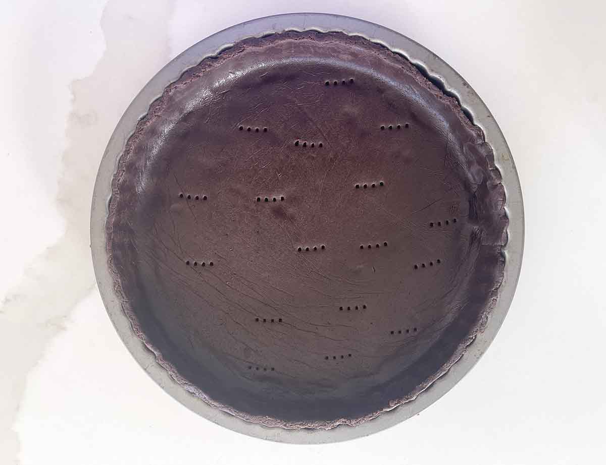 tin lined with chocolate pastry.